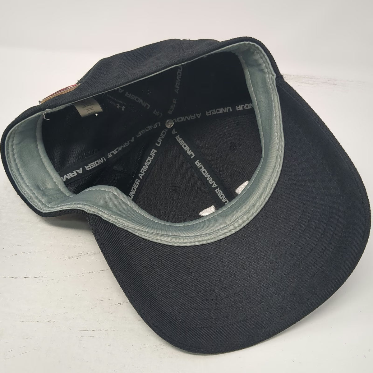 Under Armour Baseball Cap Black Size M Logo Curved Brim Stretch Fit HeatGear Hat