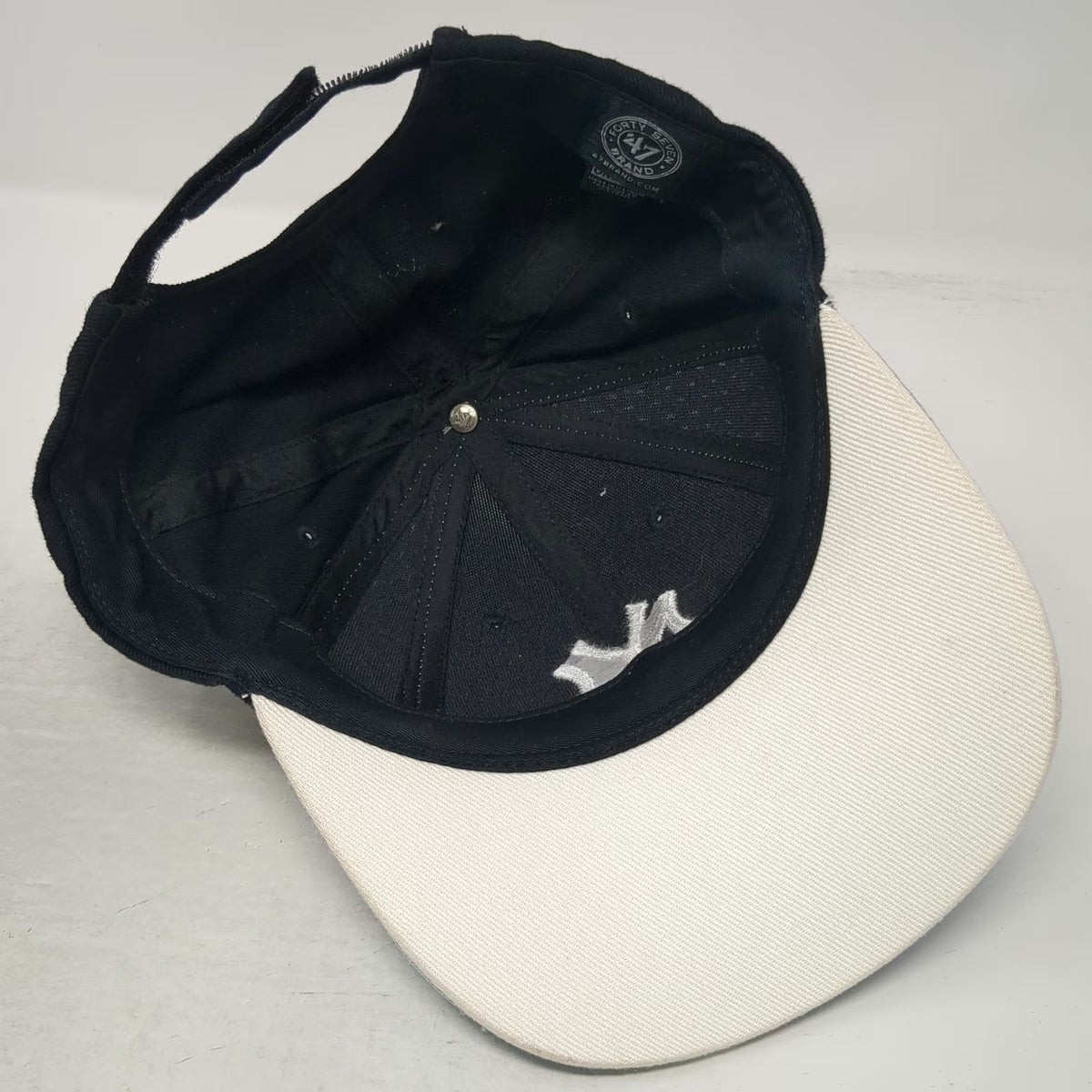 '47 Brand New York Yankees MLB Baseball Cap Black One Size Gray Strapback Hat