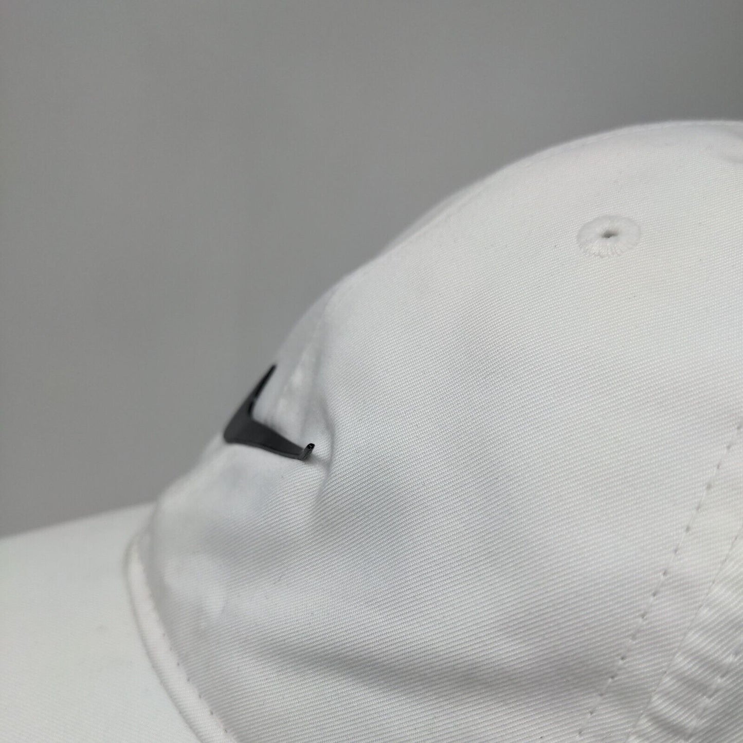 Nike Strapback Hat White OSFM Adjustable Swoosh Logo Heritage86 Dri-Fit