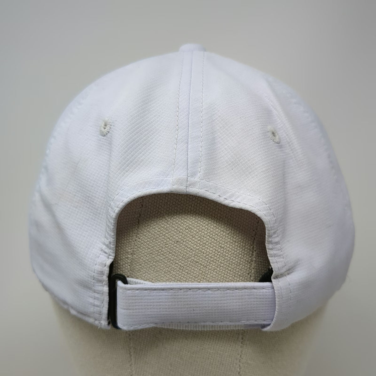 TaylorMade Baseball Cap White One Size River Bend Golf Course Hat Slideback Bird