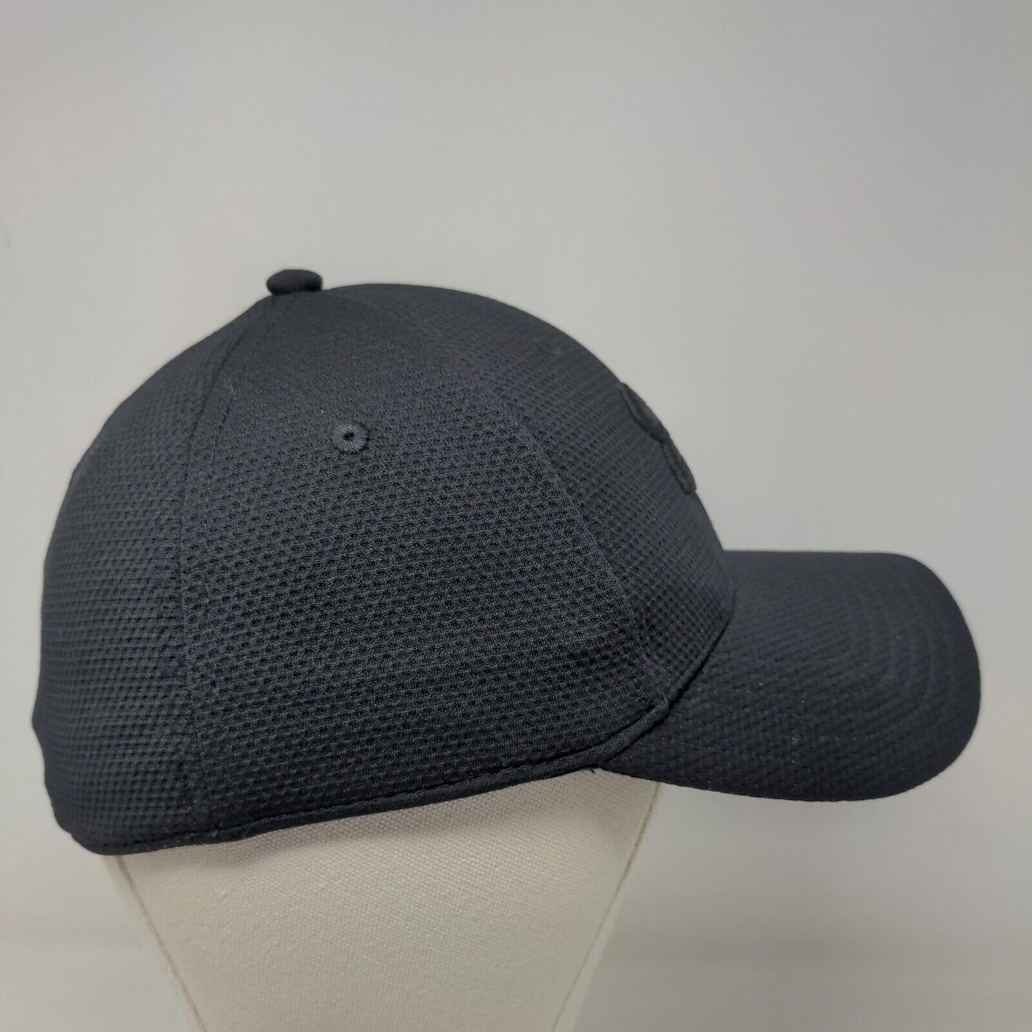 Under Armour Men's Fitted Hat Black Size M/L Embroidered Logo Polyester