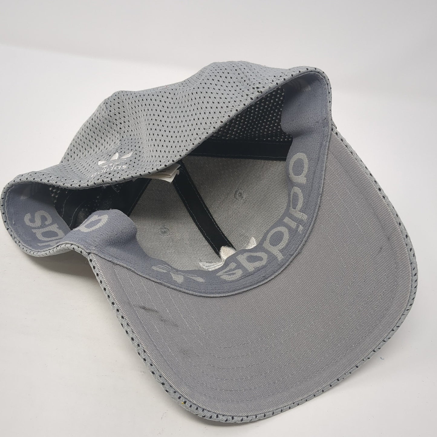 Adidas Trefoil Fitted Hat Gray One Size Embroidered Logo Stretch Outdoor
