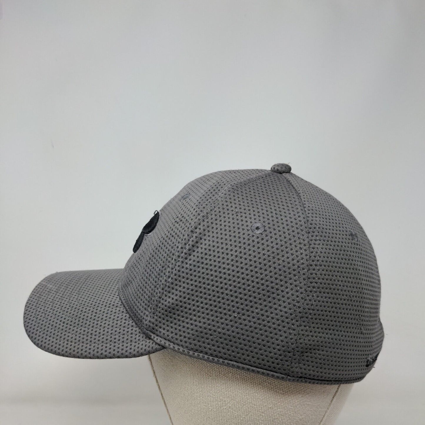 Under Armour Fitted Hat Gray M/L Lightweight Breathable Vented Holes 6 Panel