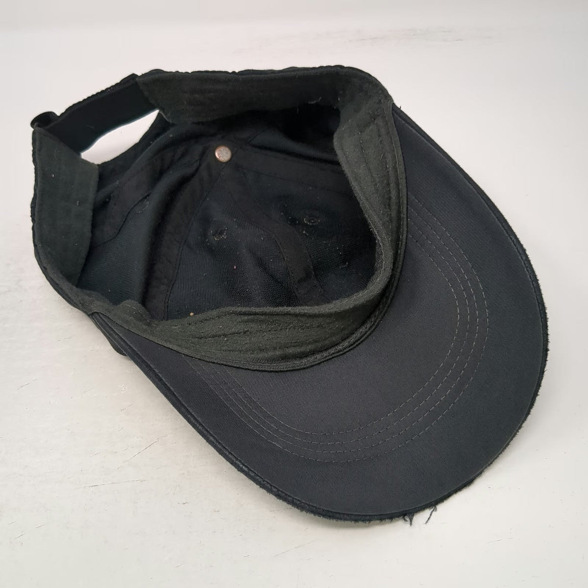 Nike Baseball Cap Black One Size Strapback Embroidered Swoosh Logo Athletic Hat