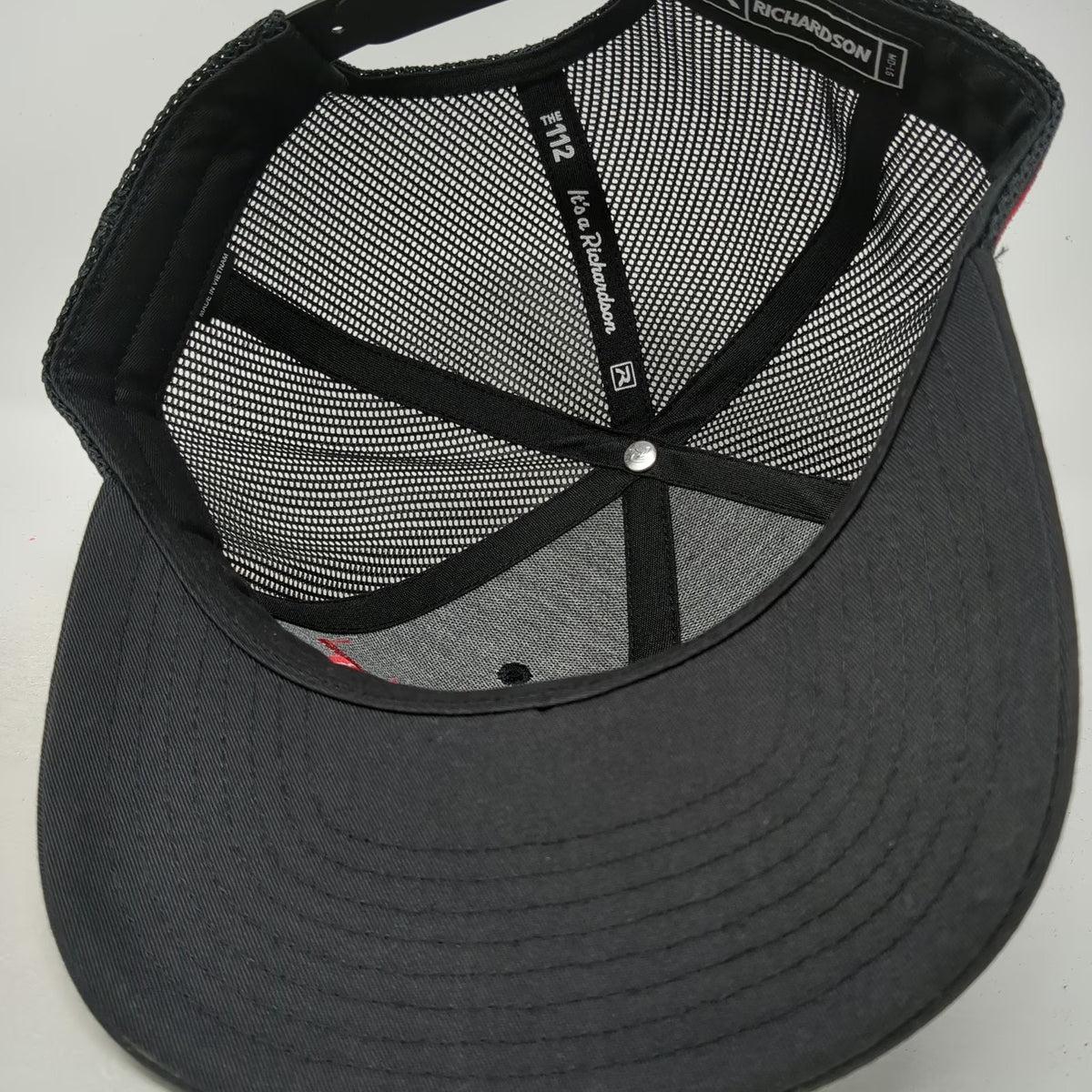 Richardson Trucker Hat Black L Red IGT Companies Logo Mesh Snapback 112 Flag