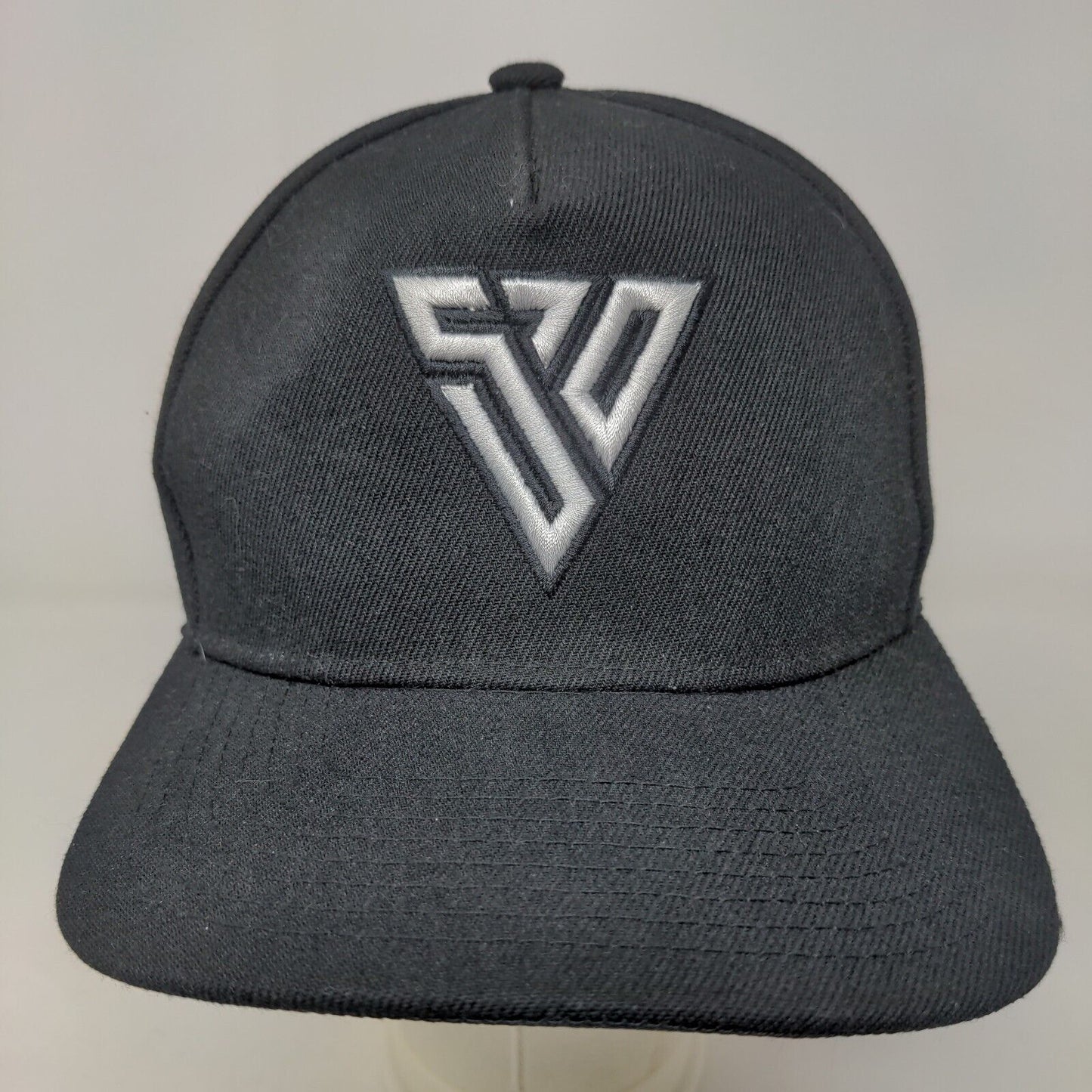 Unbranded Men's Snapback Hat Black Size OSFM Embroidered Logo 100% Acrylic