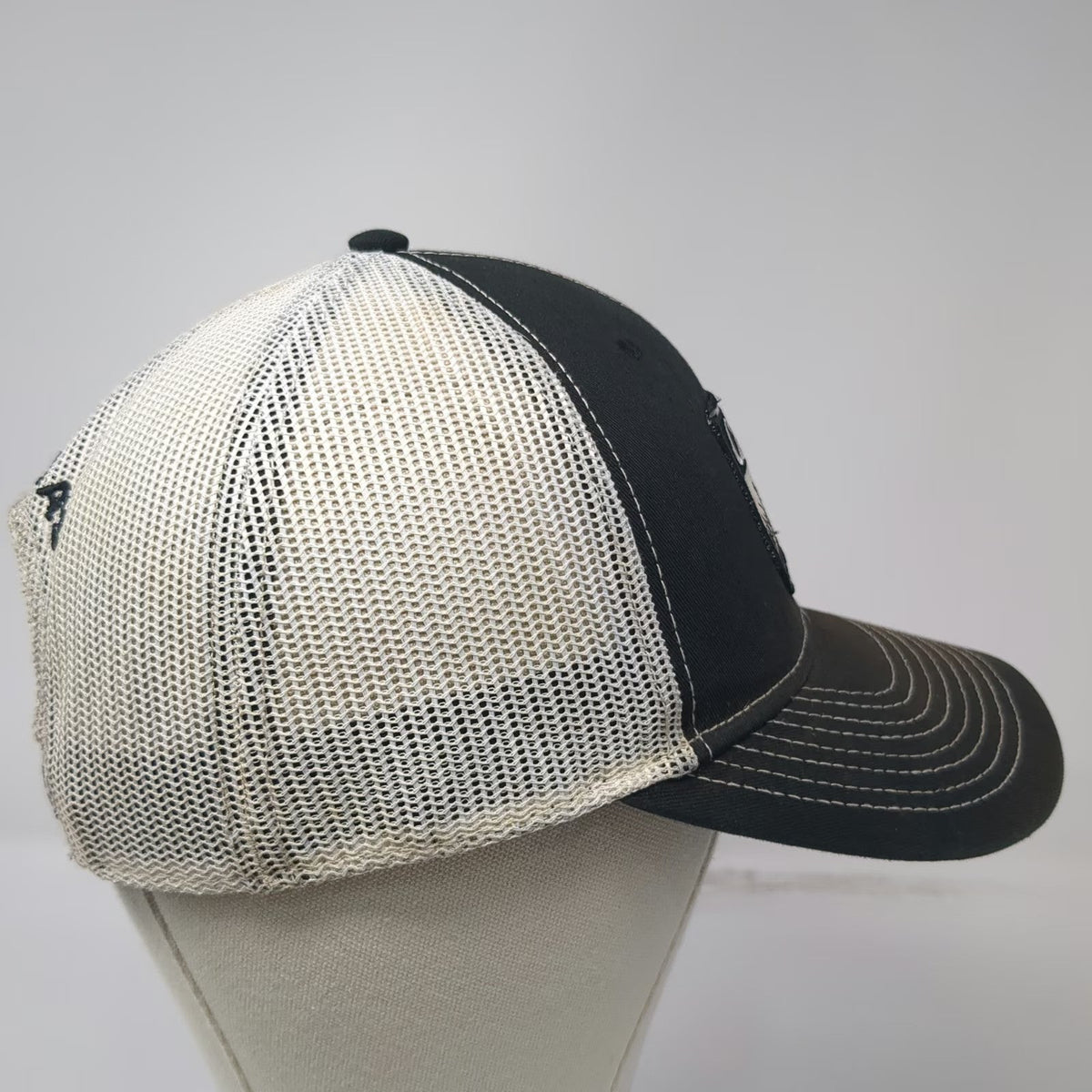 Cabela's Trucker Hat Black White One Size Mesh Back Hunting Dog Patch Snapback