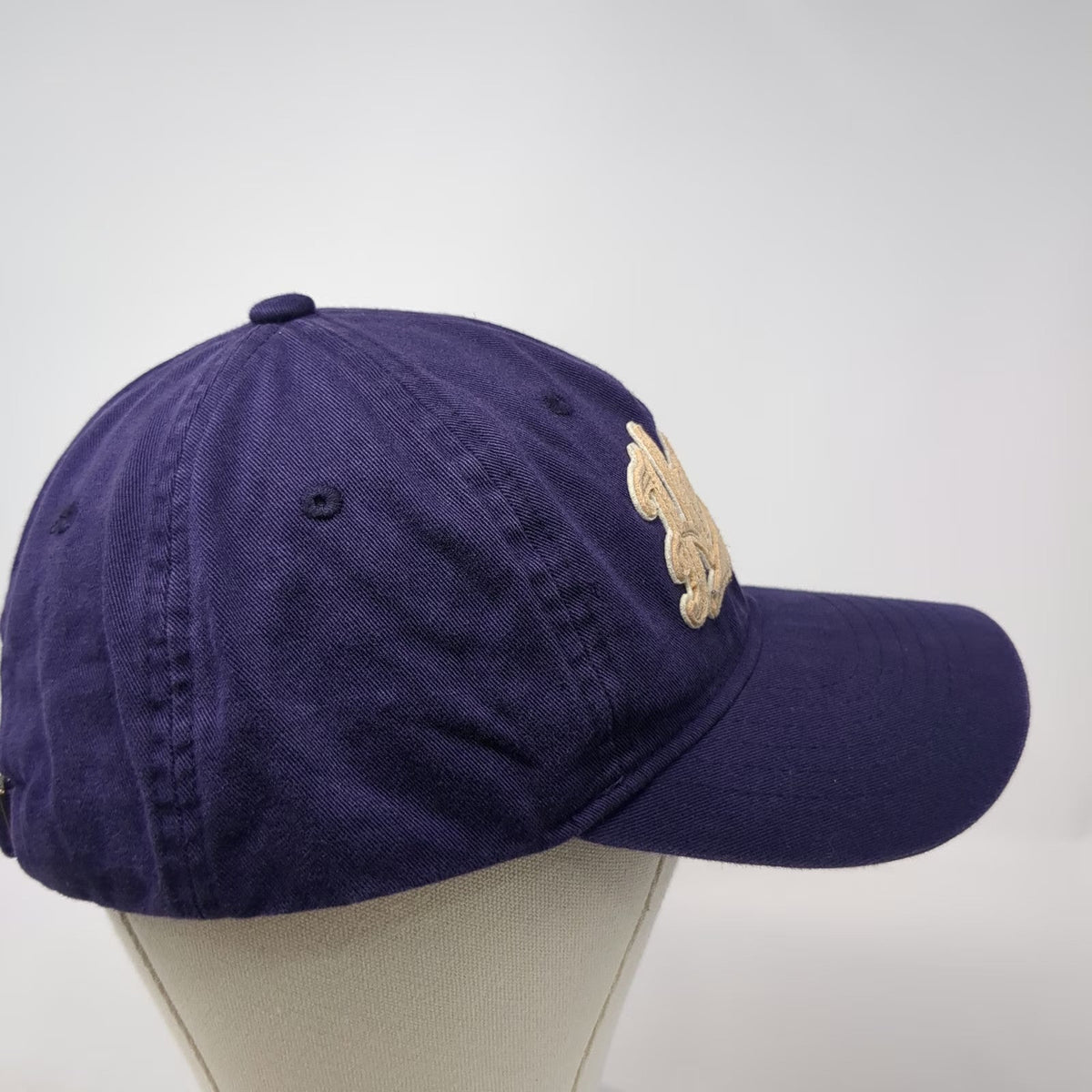 Washington Huskies NCAA Zephyr Purple One Size Cap Strapback Cotton Embroidered
