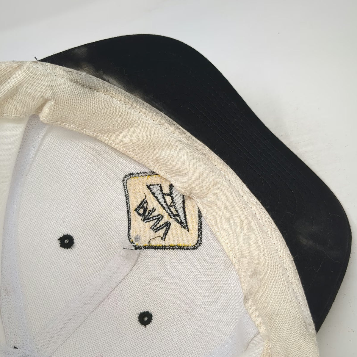 Headmost Snapback White One Size PNV Road Sign Logo Black Contrast Brim Hat
