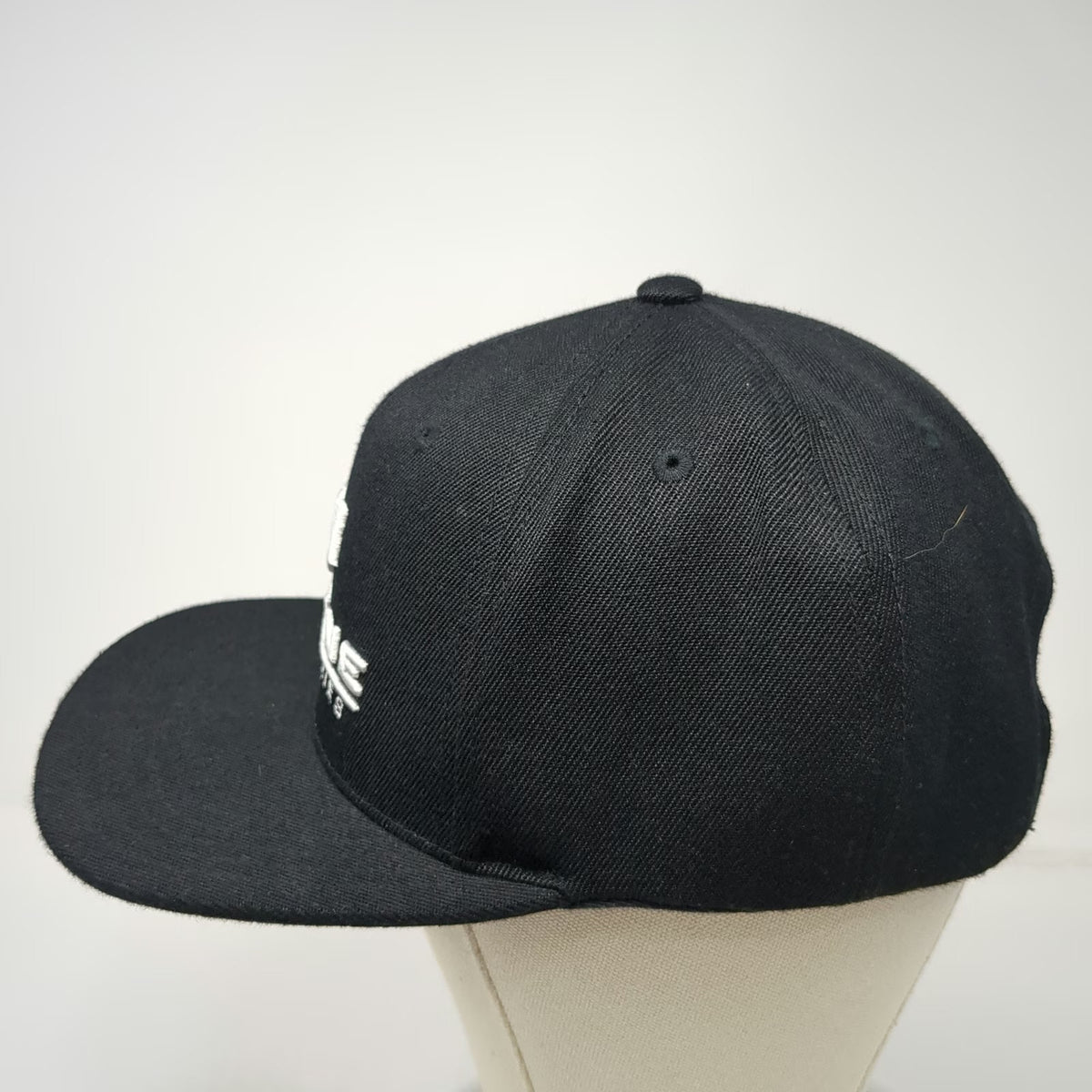 Bioworld Wayne Industries 5 Panel Black One Size Snapback Batman Flat Bill Hat