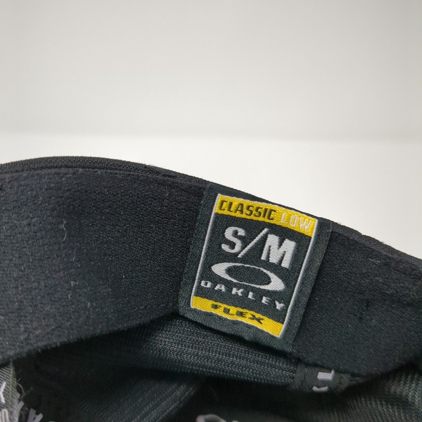 Oakley USA Flag Logo Fitted Hat Black S/M Classic Low A-Flex 6 Panel
