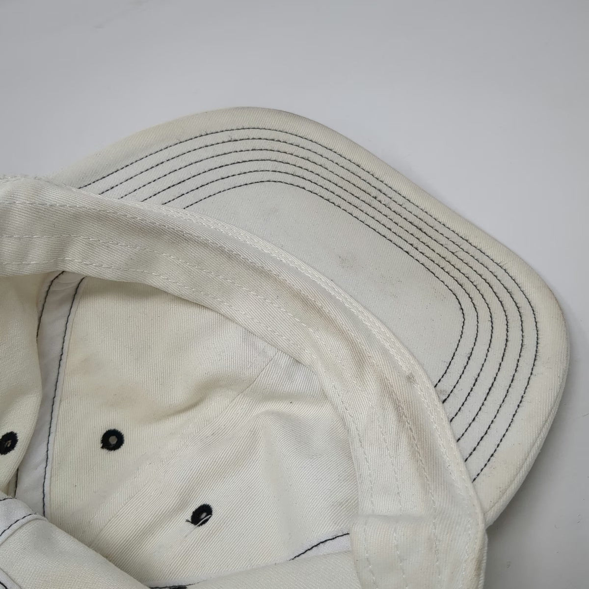 Nike Baseball Cap White Black Contrast Stitching Adjustable Strap Hat Vintage