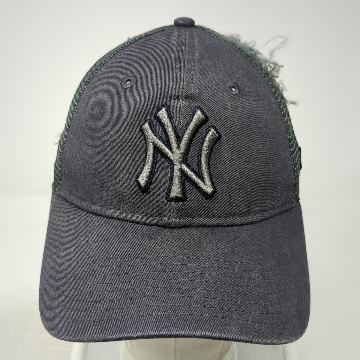 New Era Trucker Hat Gray One Size NY Yankees MLB Snapback Mesh 9TWENTY Logo