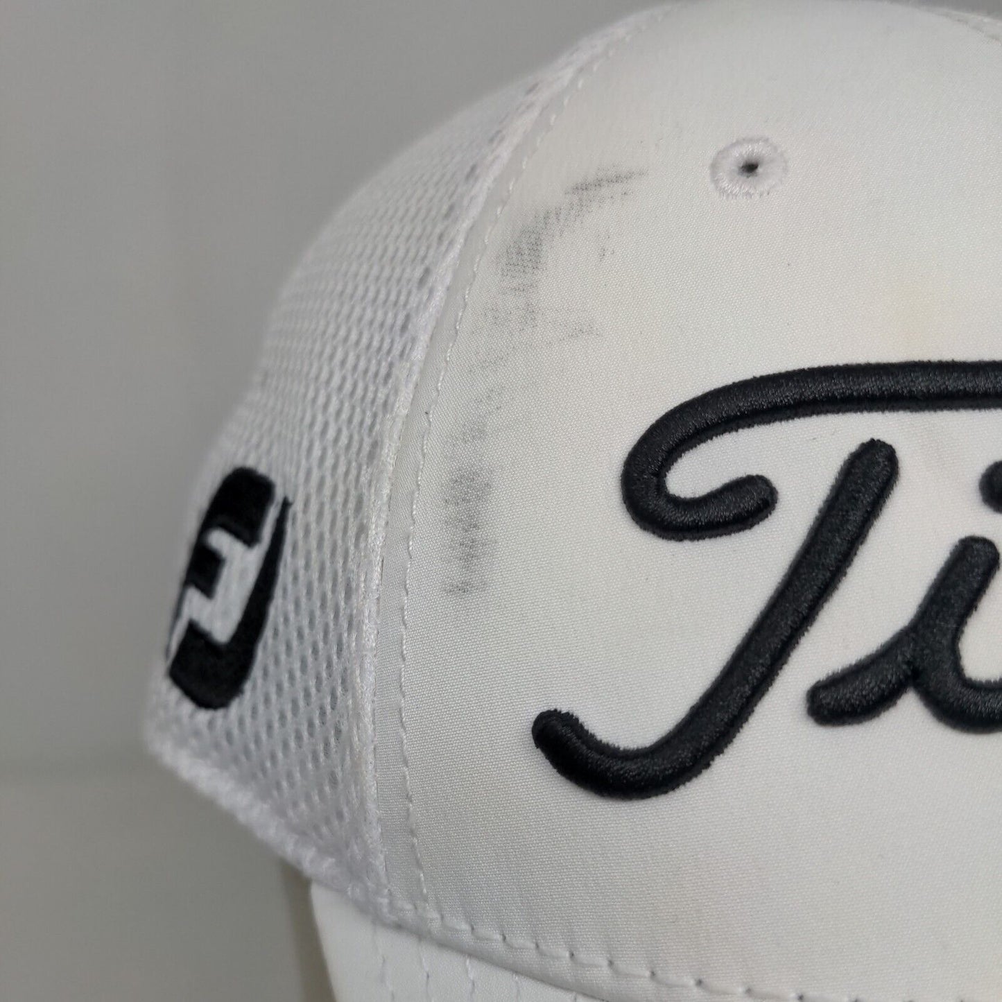 Titleist Men's Fitted Hat White Size M/L Embroidered Pro V1 Logo