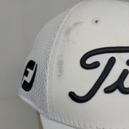 Titleist Men's Fitted Hat White Size M/L Embroidered Pro V1 Logo