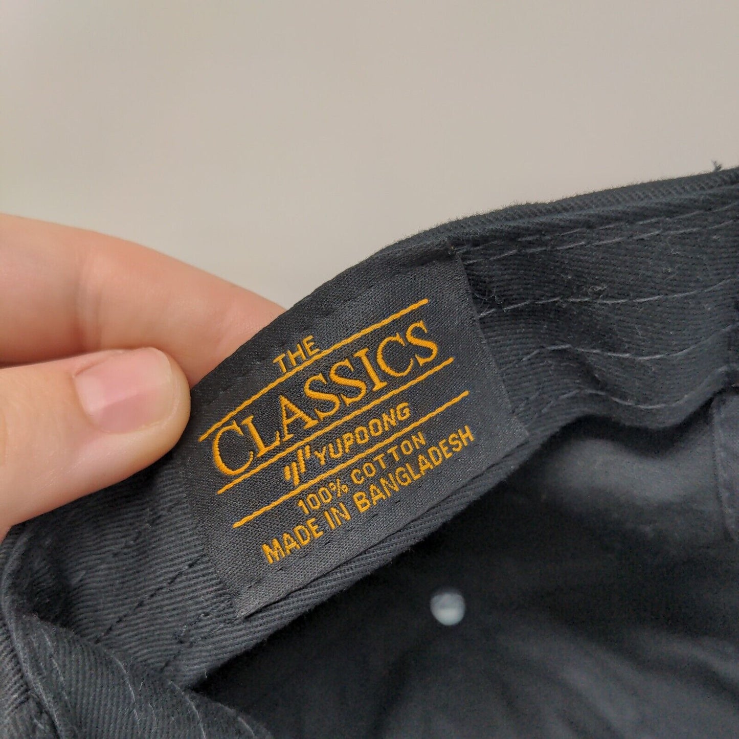 SAVVI Slideback Hat Black One Size Adjustable Embroidered The Classics Yupoong