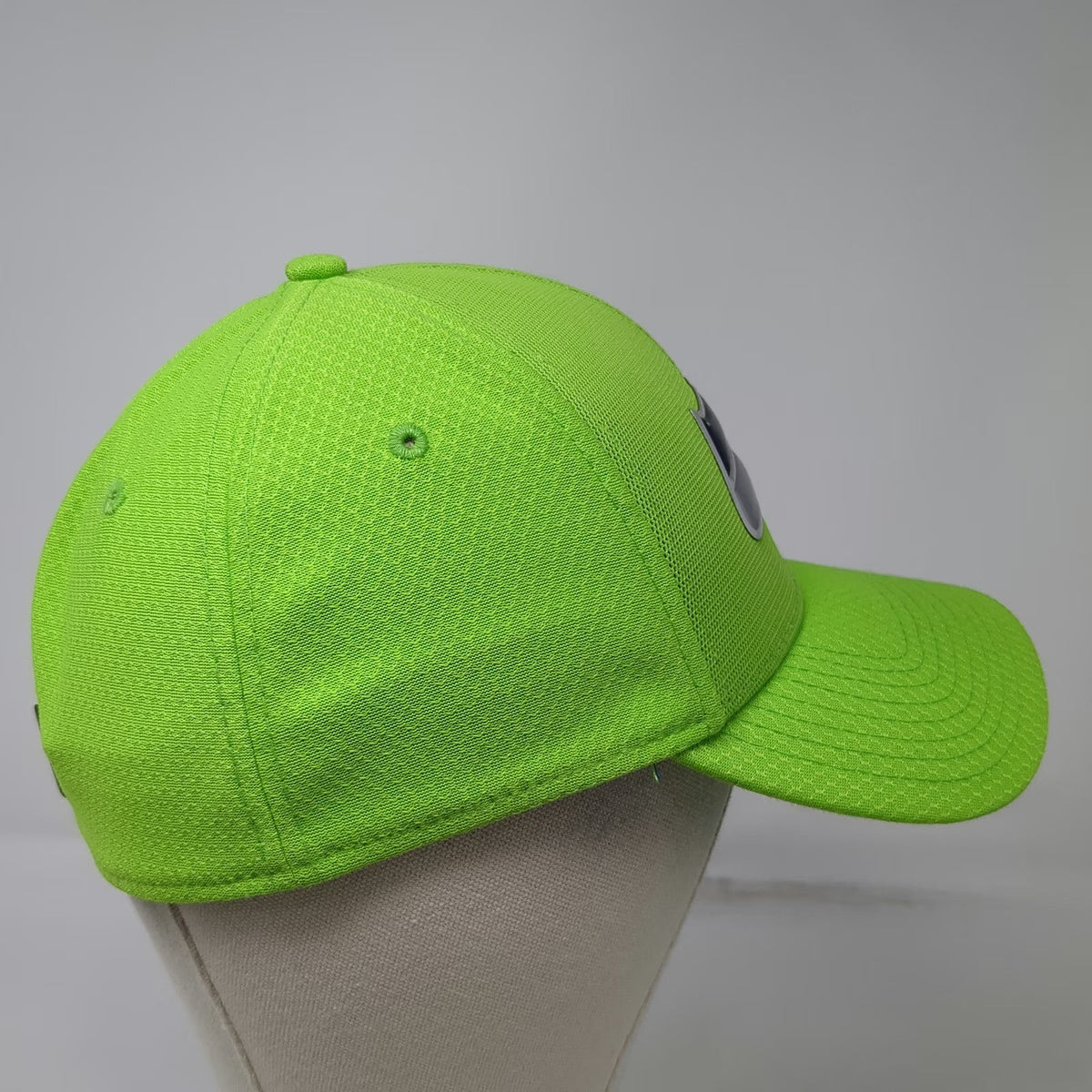 Seattle Seahawks NFL New Era Cap Hat Green M Metallic Logo 39THIRTY Flex