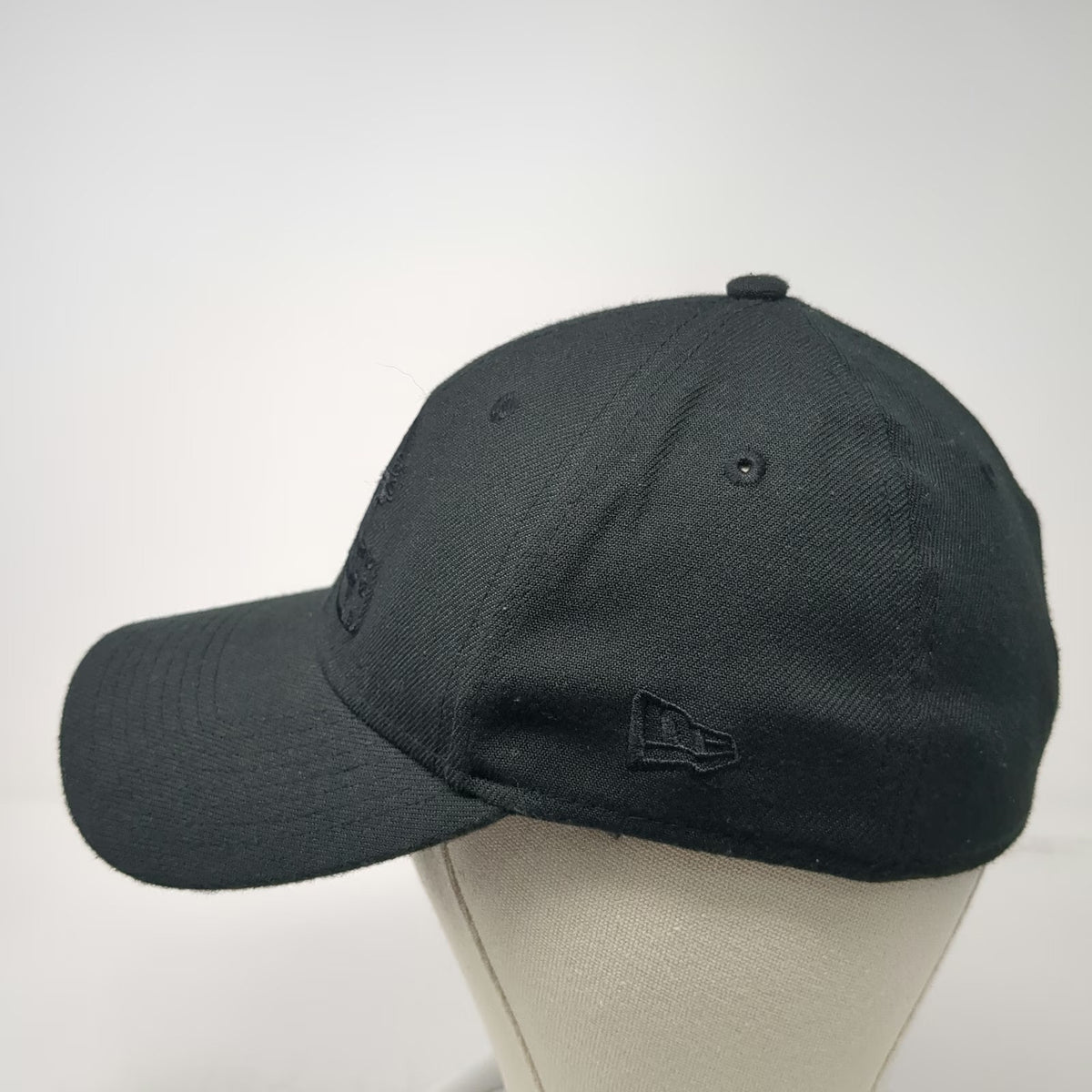 Cleveland Browns NFL New Era Hat Black M Tonal Logo Stretch Fit 39THIRTY Curved