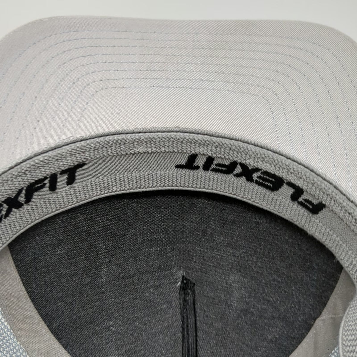 TravisMathew Golf Baseball Cap Gray XL Mesh Flexfit Horizontal Stripes Hat