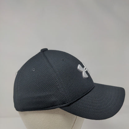 Under Armour Youth Fitted Hat Black Size S/M Lightweight Vented Holes 6 Panel