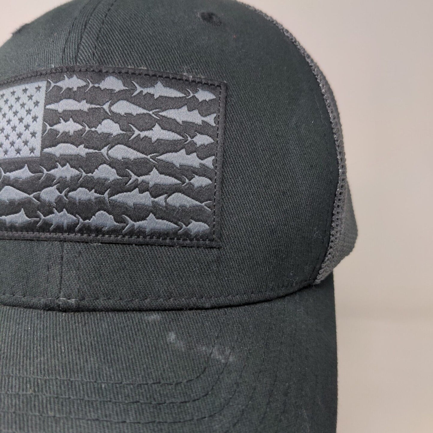 Columbia PFG Men's Fitted Mesh Back Hat Black Size L/XL Embroidered Fish Flag