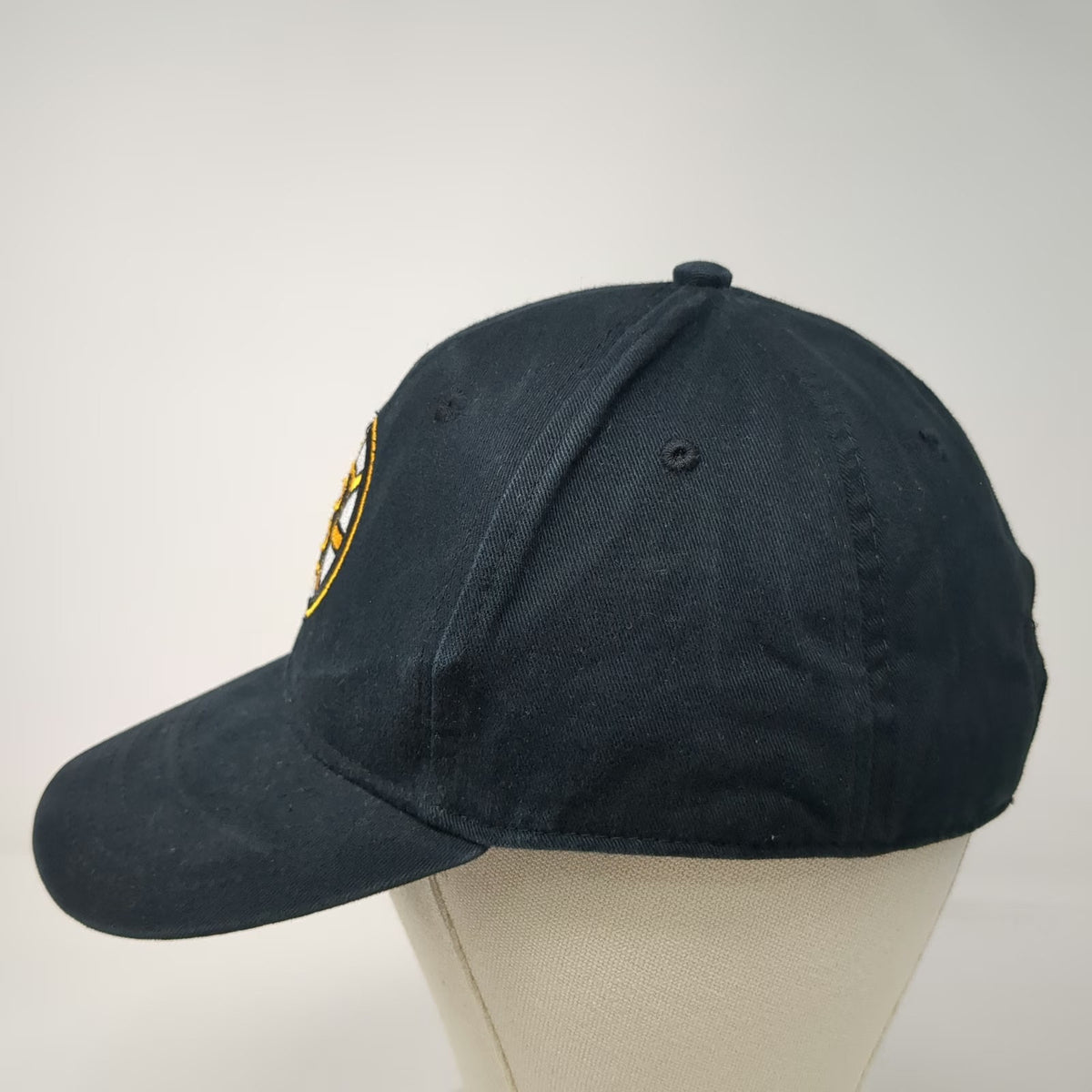 Boston Bruins NHL Fan Favorite Black Cap One Size Strapback Gray Underbrim Hat