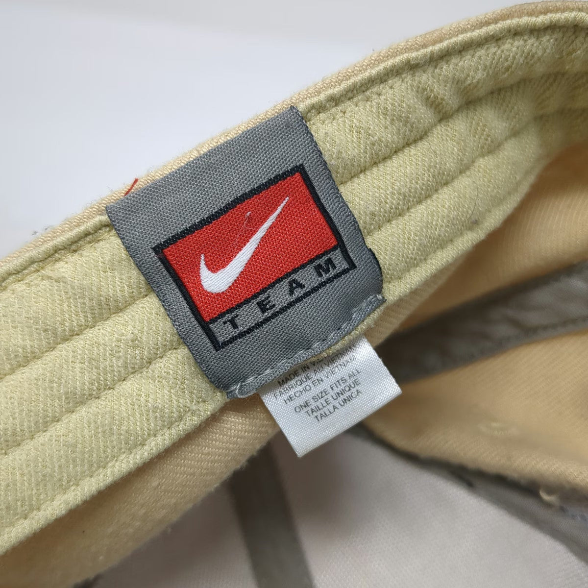 Nike Idaho Vandals NCAA Baseball Cap Beige Black One Size Stretch Fit Swoosh Hat