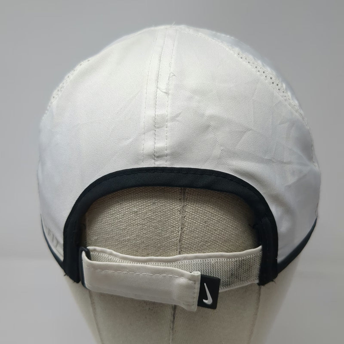 Nike Baseball Cap White One Size Featherlight Dri-Fit Strapback Running Hat