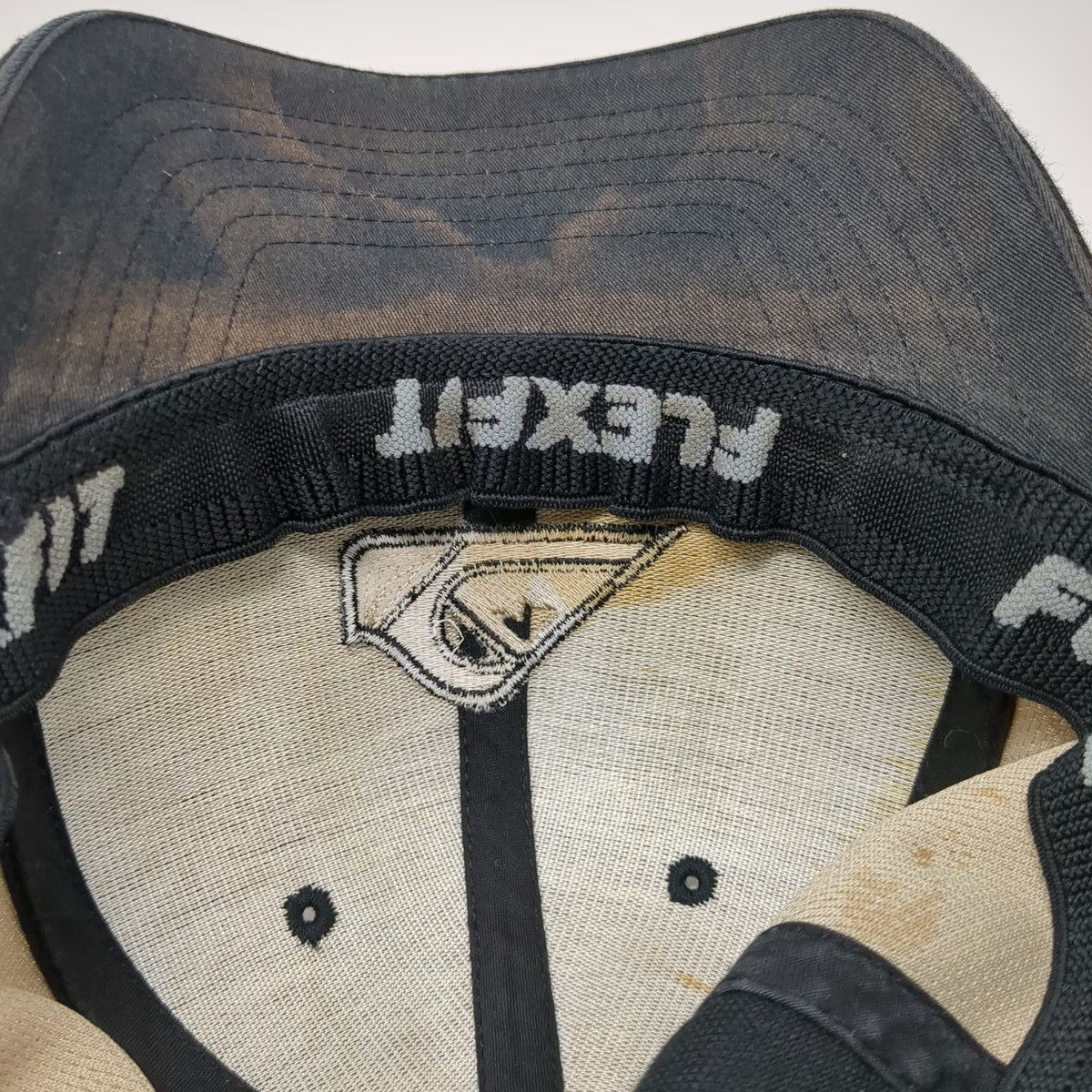 Quiksilver Baseball Cap Black XS Mesh Back Flexfit Stretch Fitted Logo Hat