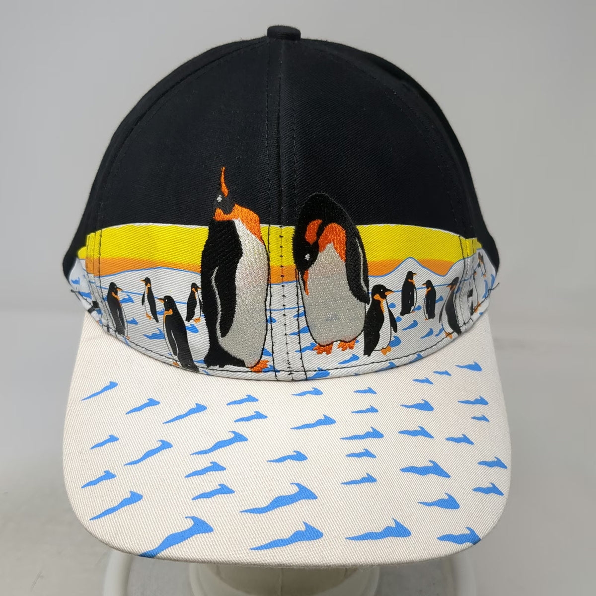 SeaWorld Snapback Black White OS Penguin Graphic Embroidered Waves Hat Vintage