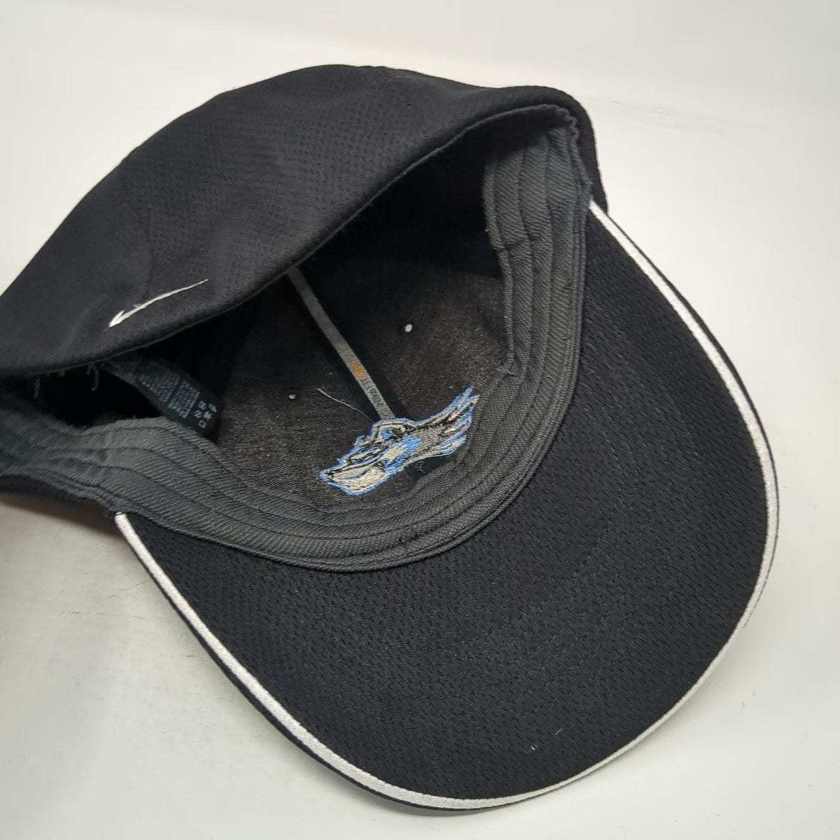 Nike Baseball Cap Black M Fitted Husky Mascot Polyester Mesh Performance Hat