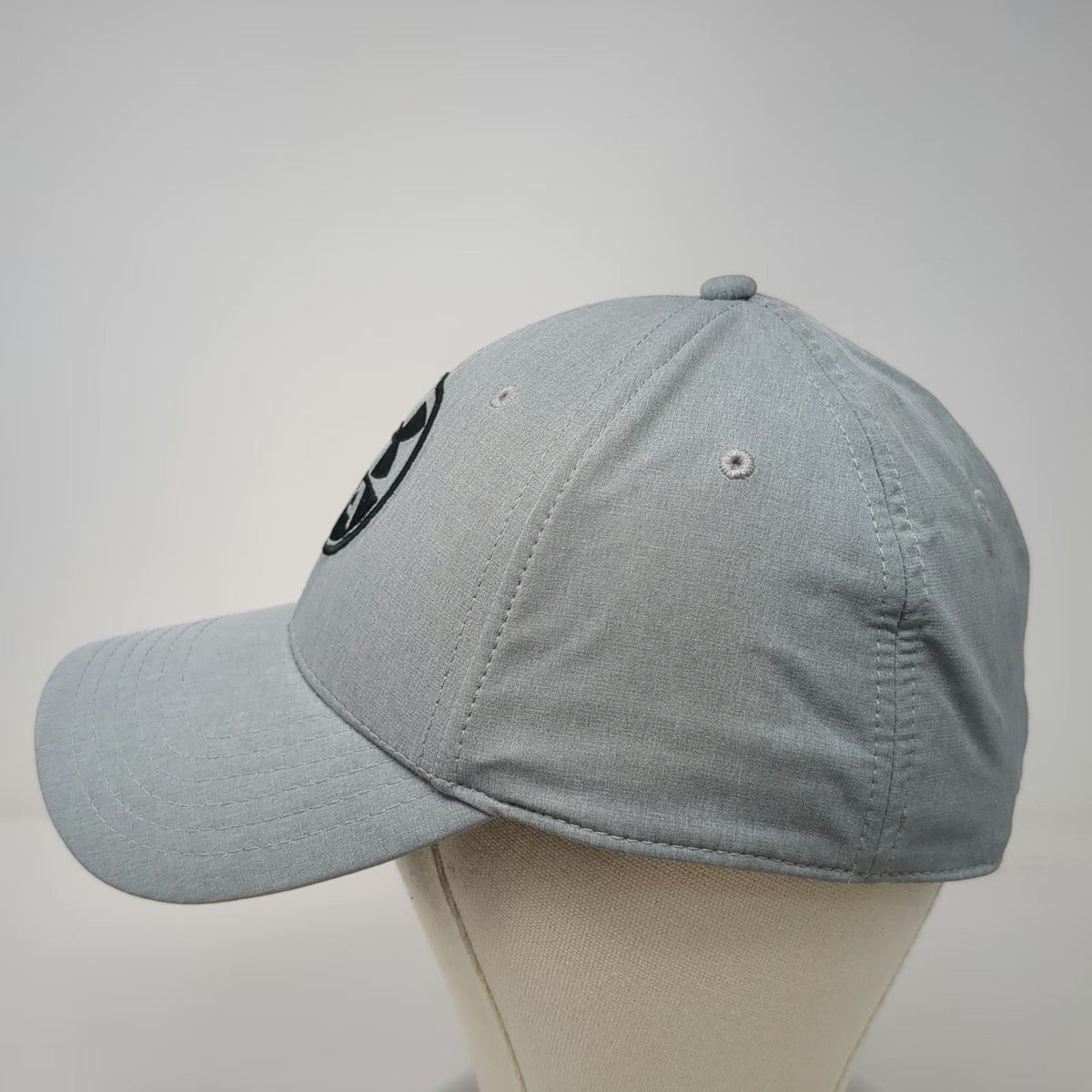 Under Armour Baseball Cap Gray XL Stretch Fit Circular Logo Patch Athletic Hat