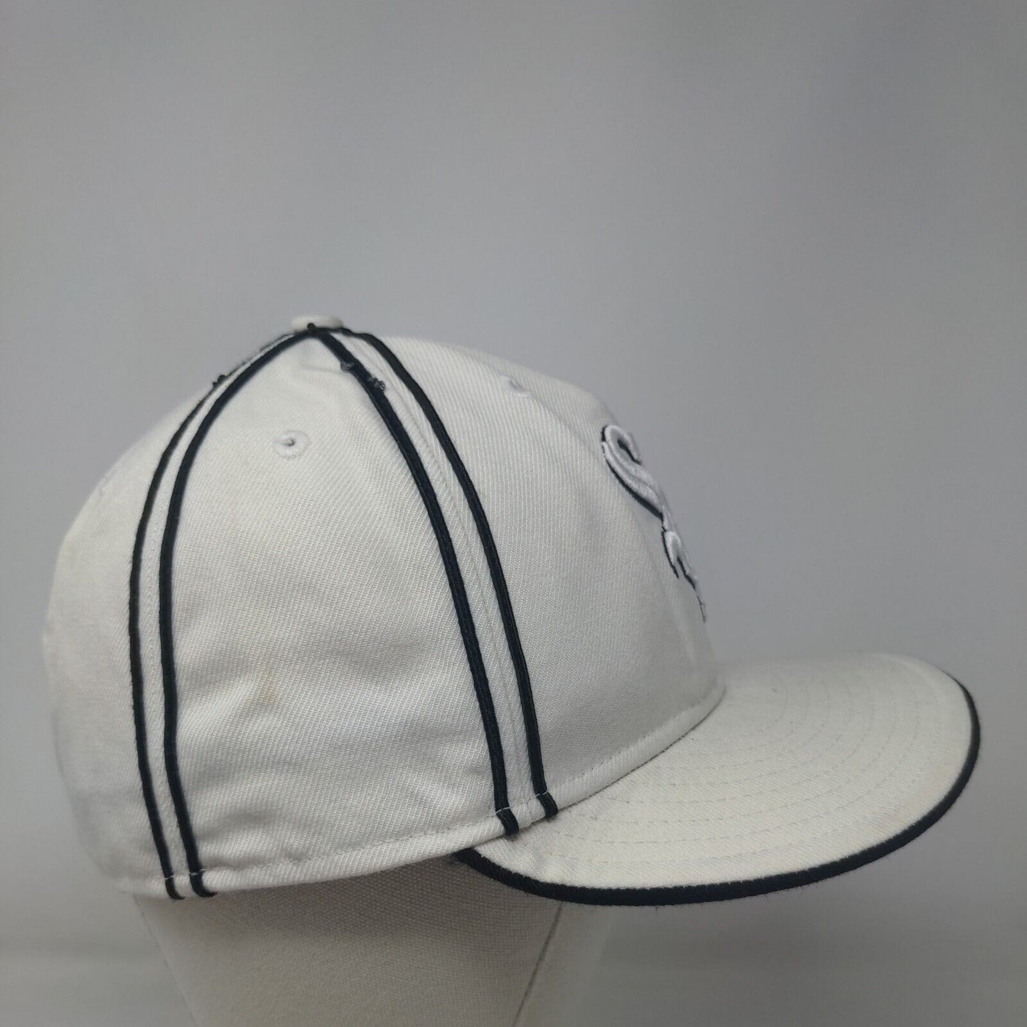 New Era Men's Fitted Hat White 7 3/8 Embroidered Chicago White Sox 59Fifty Logo