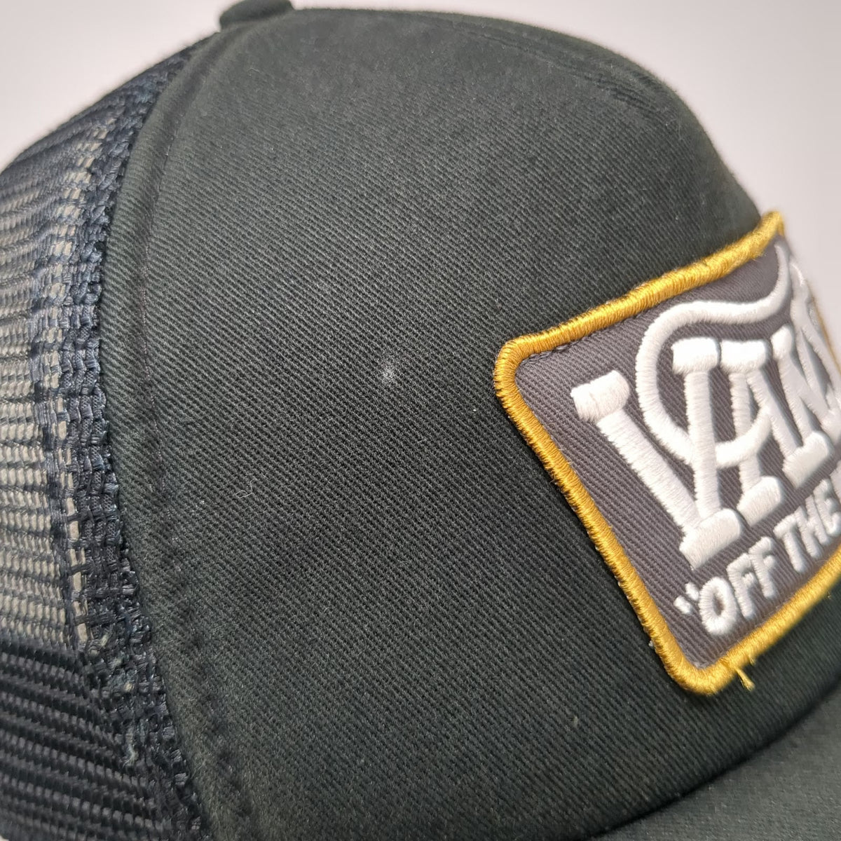 Vans Trucker Hat Black One Size Mesh Back Front Logo Patch Snapback Flat Brim