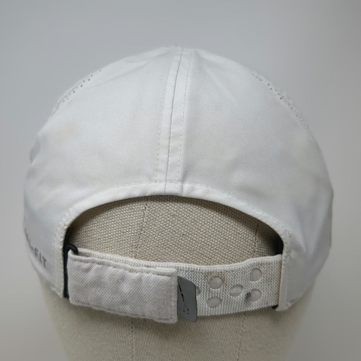 Nike Baseball Cap White One Size Dri-Fit Featherlight Swoosh Logo Strapback Hat