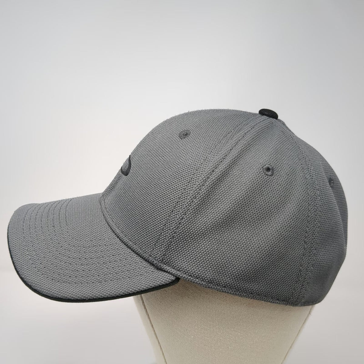 Oakley Baseball Cap Gray One Size Hat Fitted Mesh Textured Logo Black