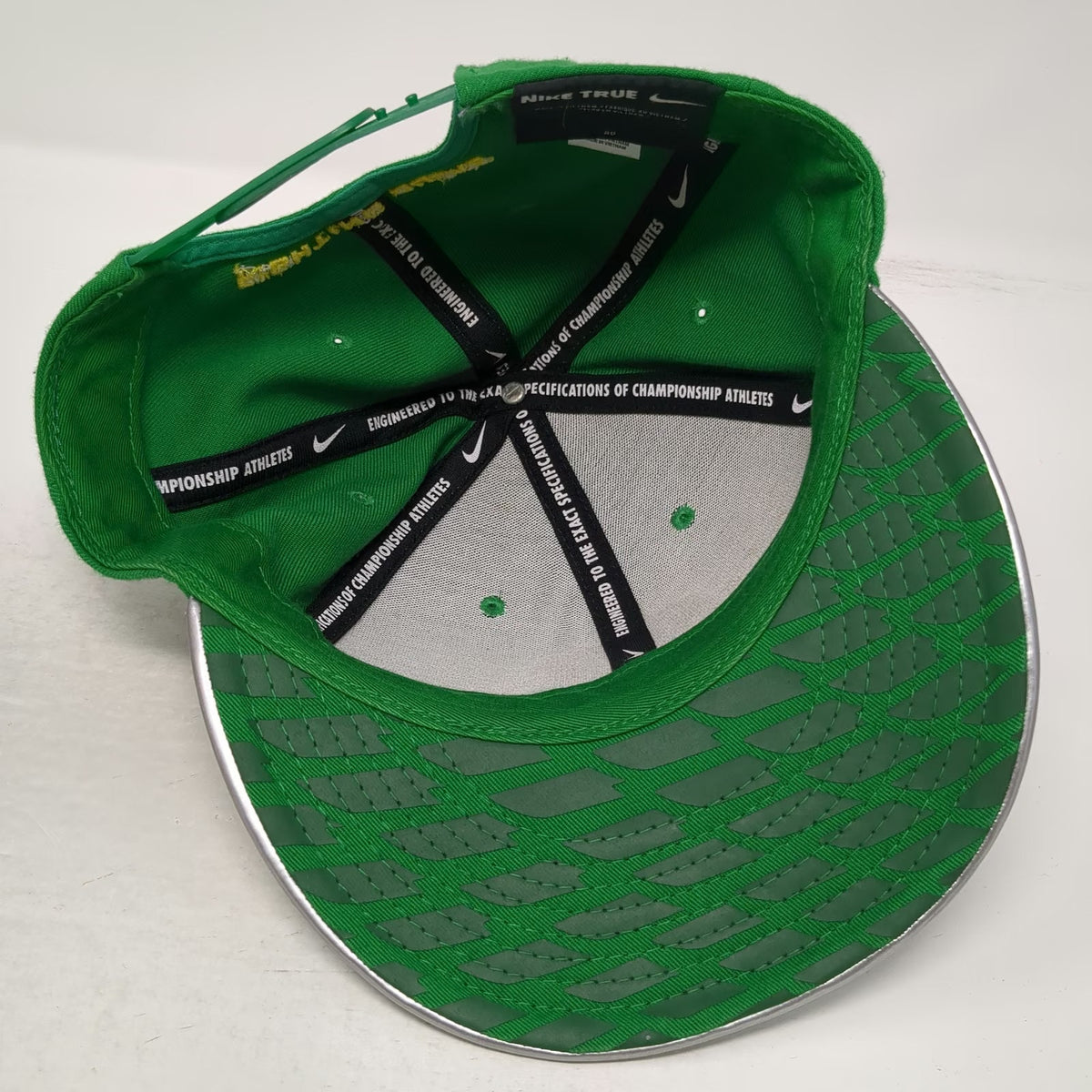 Nike Oregon Ducks NCAA Snapback Hat Green Yellow Silver One Size Metallic Brim