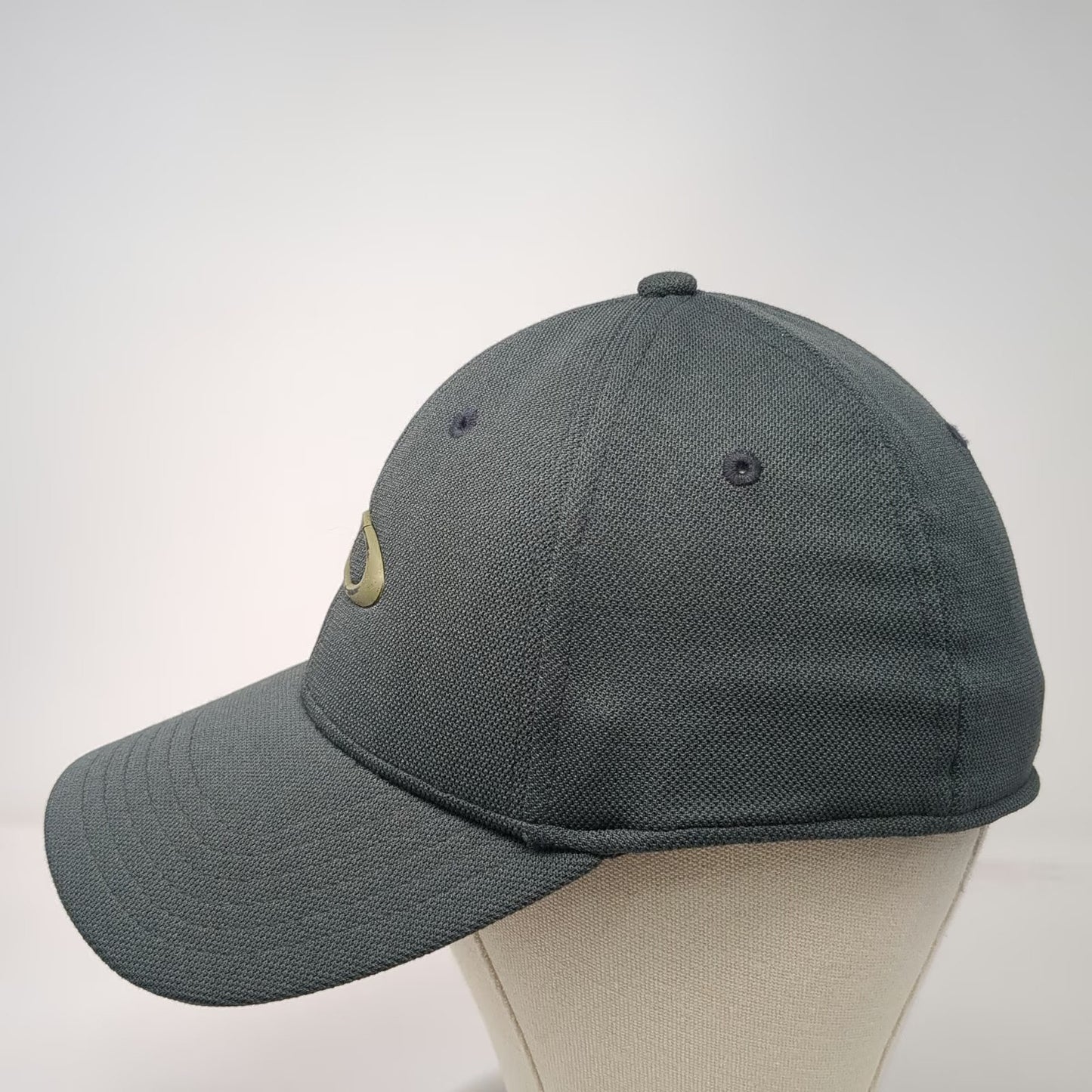 Oakley Baseball Cap Gray M Flexfit Metallic Logo Classic Mid Mesh Texture hat