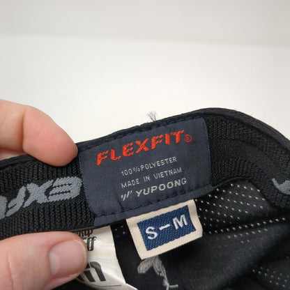 Travis Matthew Fitted Hat Black S/M Lightweight Embroidered Flexfit Yupoong