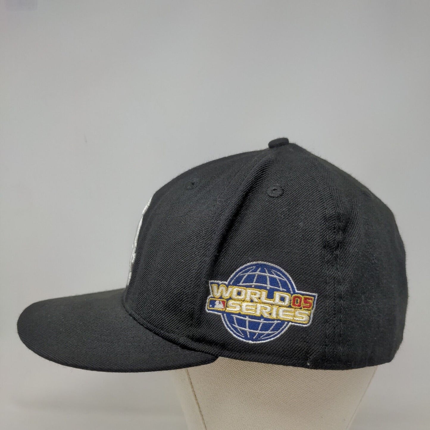 New Era Mens Fitted Hat Black 8 Chicago White Sox Logo World Series 2005 59Fifty