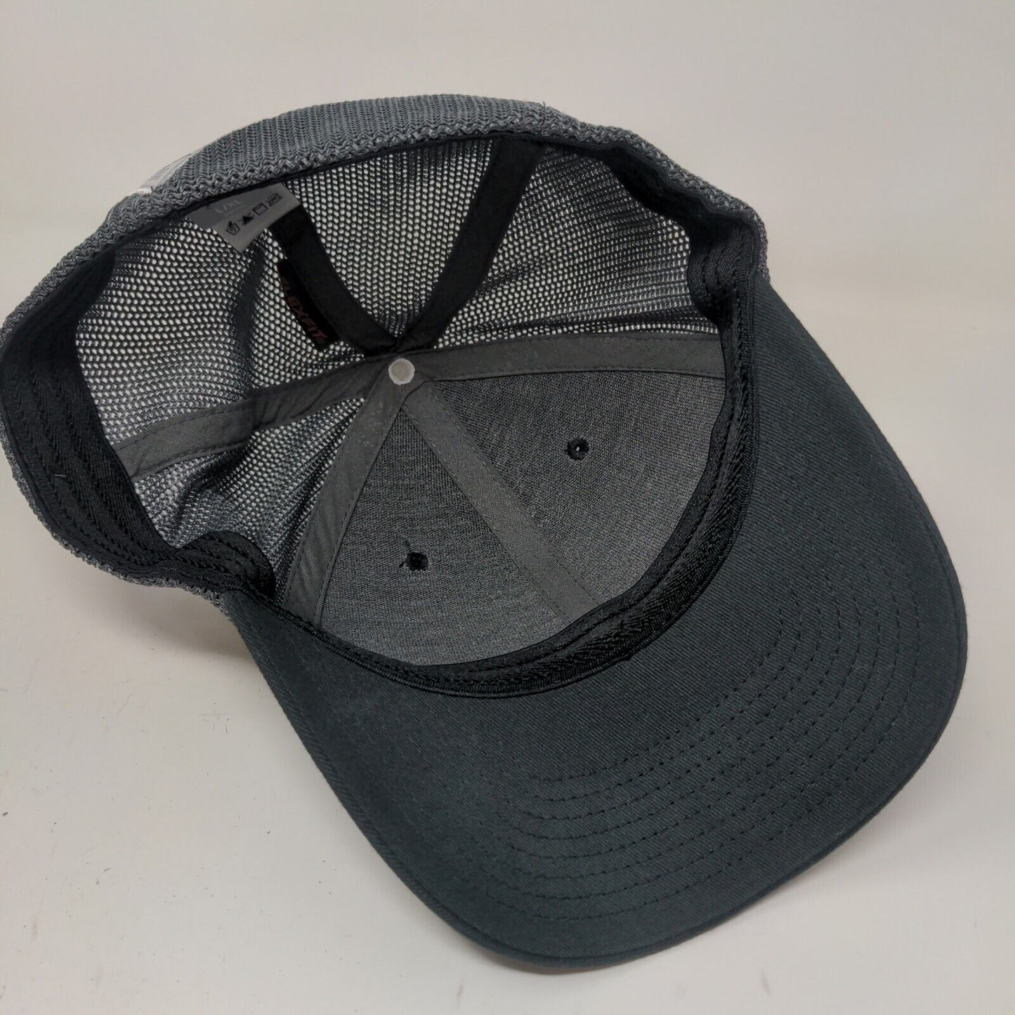 Columbia PFG Men's Fitted Mesh Back Hat Black Size L/XL Embroidered Fish Flag