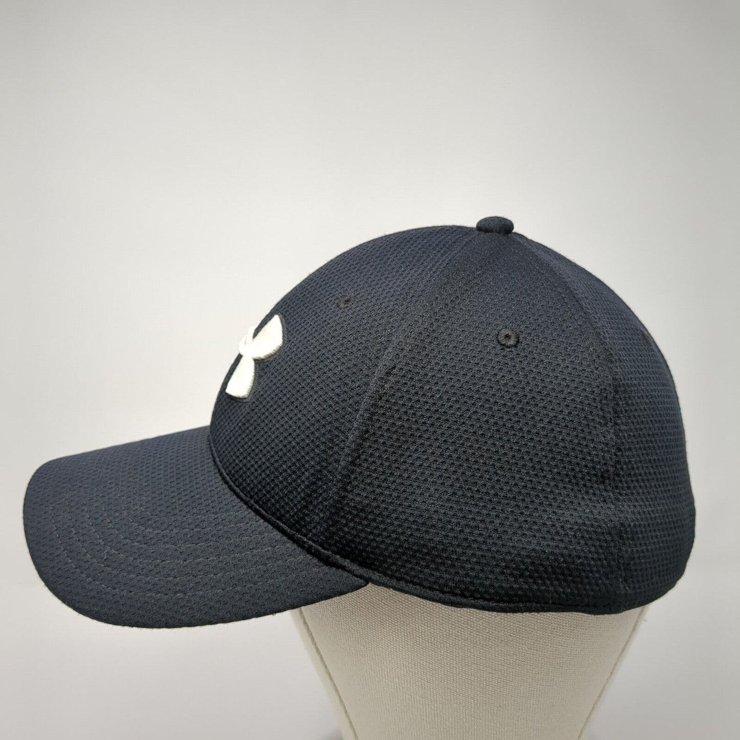 Under Armour Fitted Hat Black Size L/XL Embroidered Vented Holes 6 Panel