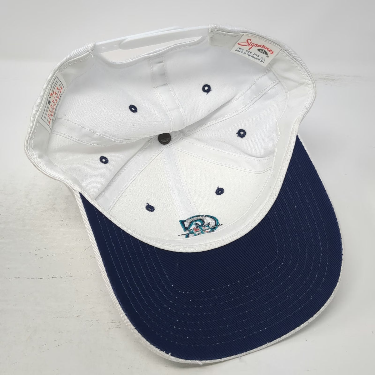 Seattle Mariners MLB Signatures Snapback White Hat OSFM Embroidered Logo Blue