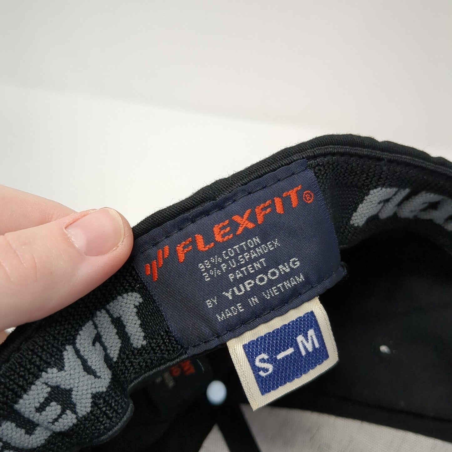 Lee Gilman Builders Inc Fitted Hat Black S-M Embroidered Flexfit Yupoong