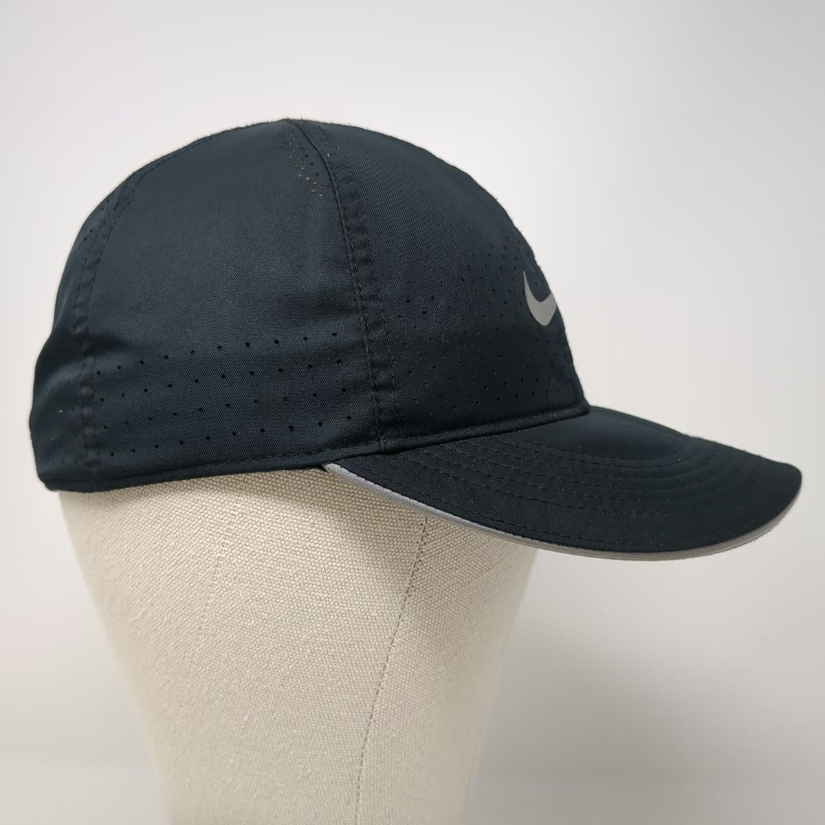 Nike Baseball Cap Black One Size Featherlight Dri-Fit Perforated Strapback Hat
