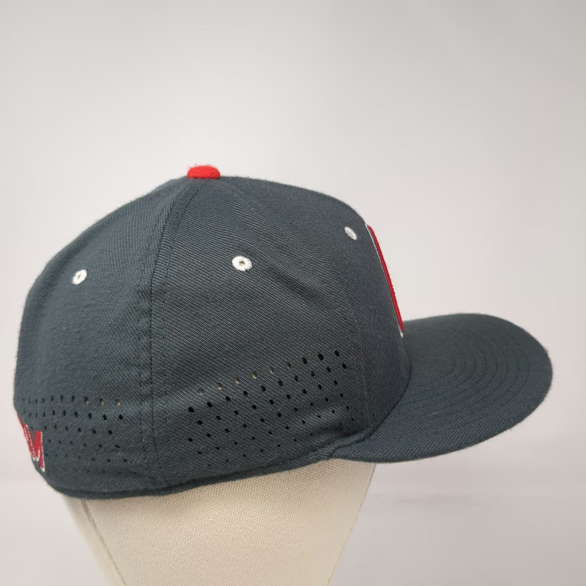 Nike Baseball Cap Gray M Dri-Fit Perforated Storm Logo Athletic Performance Hat