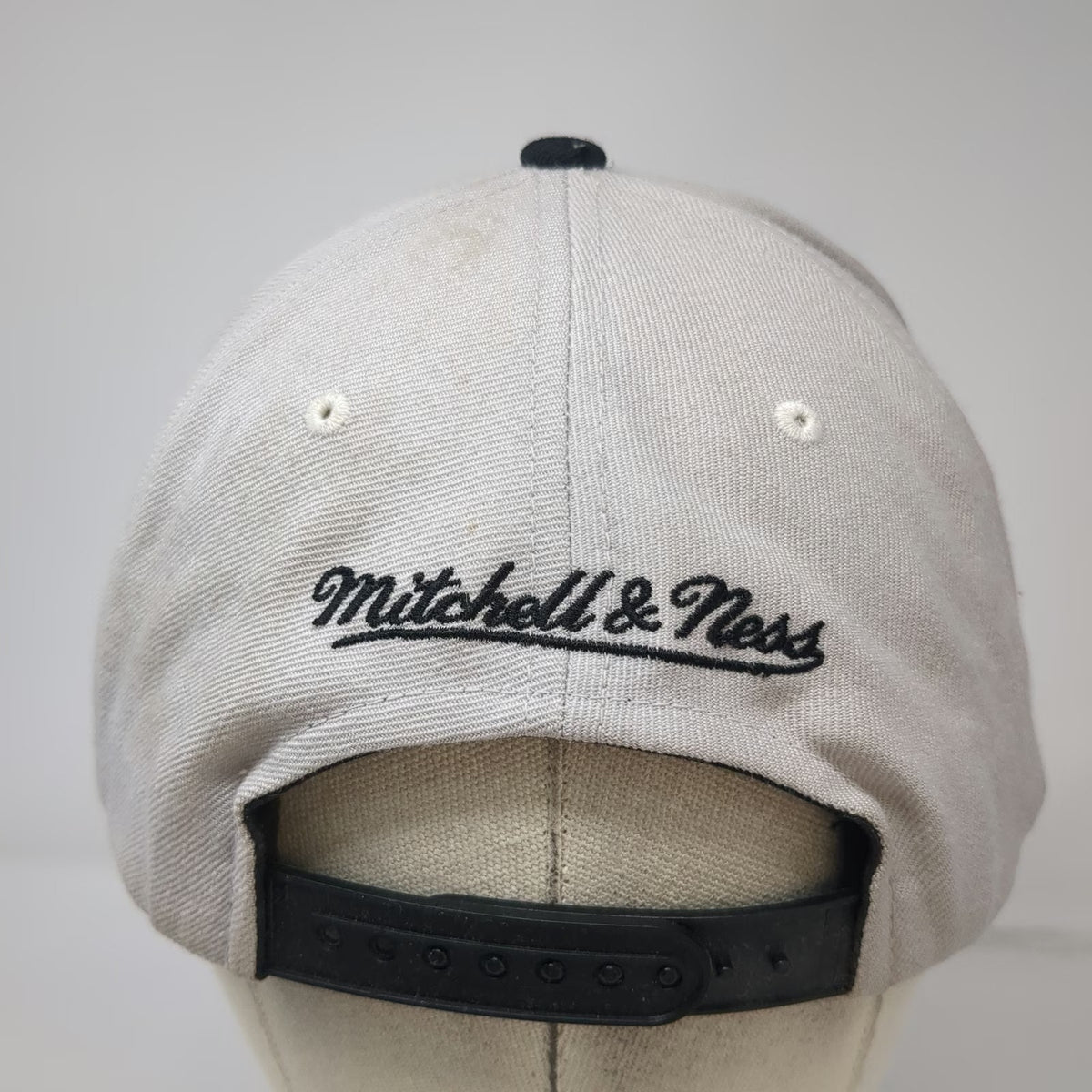 Mitchell & Ness NBA Chicago Bulls Snapback Hat Gray Black Red One Size Wool HWC