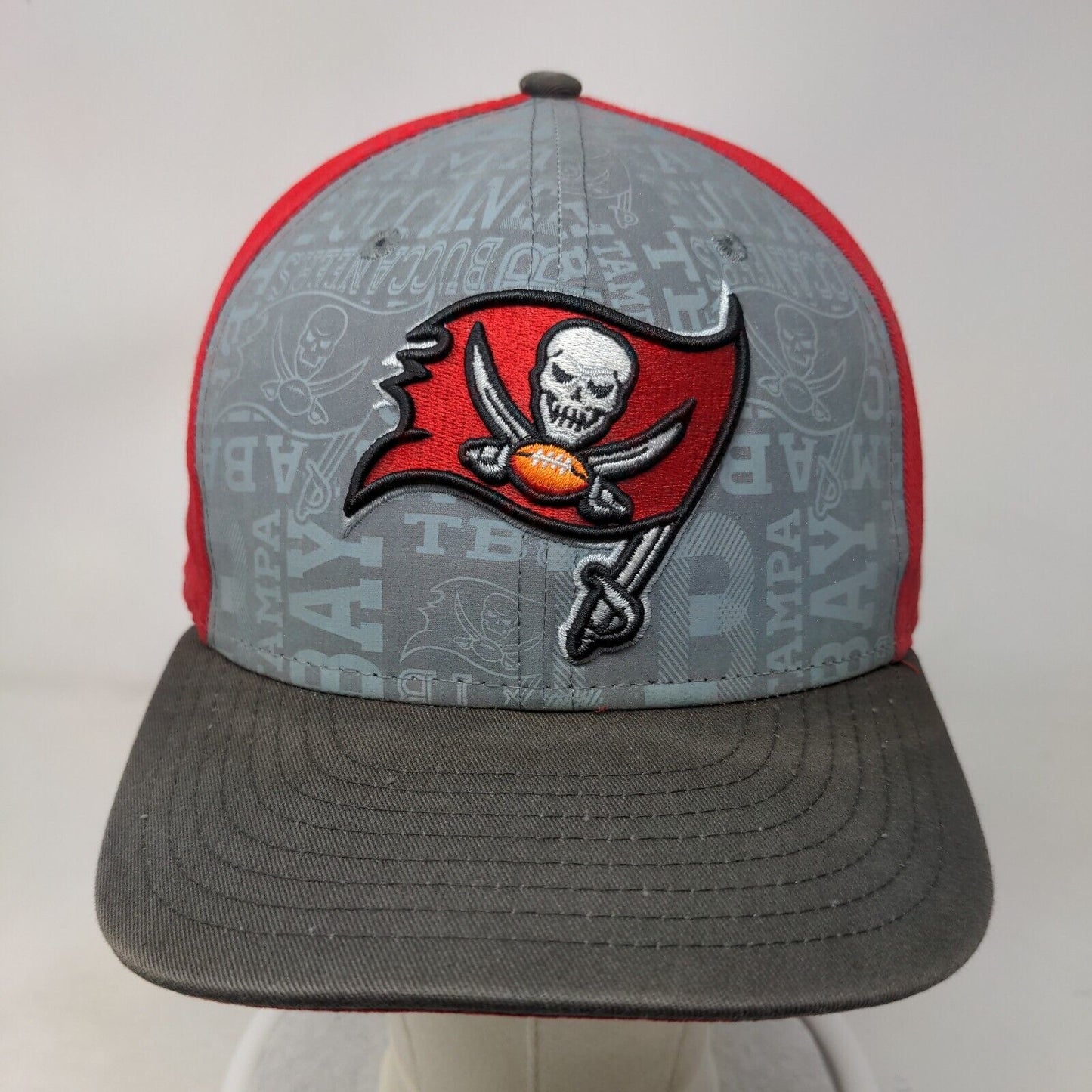 Tampa Bay Buccaneers Snapback Hat Gray Red M/L All Over Print New Era 9Fifty