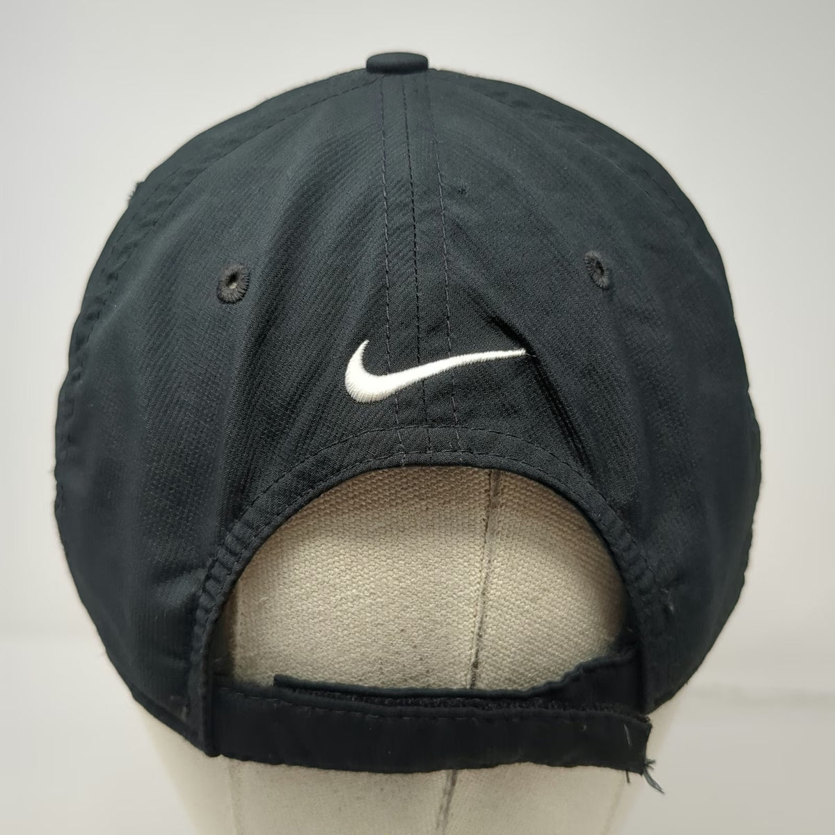 Nike Baseball Cap Black OS Strapback Swoosh Logo Polyester Golf Hat Embroidered