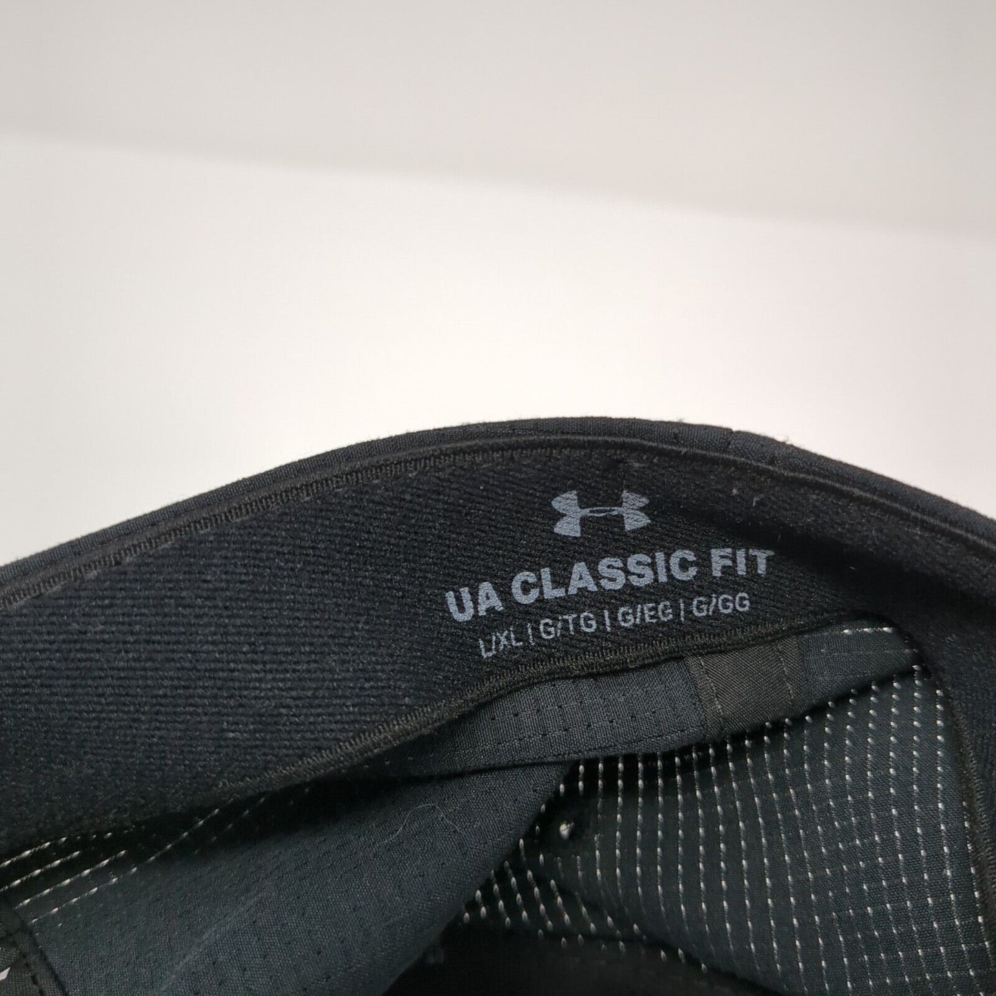 Under Armour Golf Fitted Hat Black L/XL Classic Fit Embroidered 6 Panel